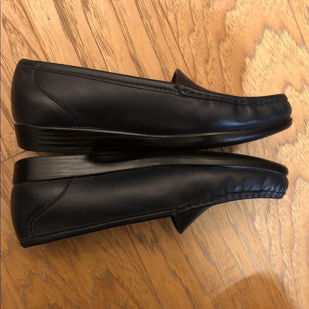 SAS Navy Blue Leather-Like Women’s Slip-On Loafers - Picture 7 of 8